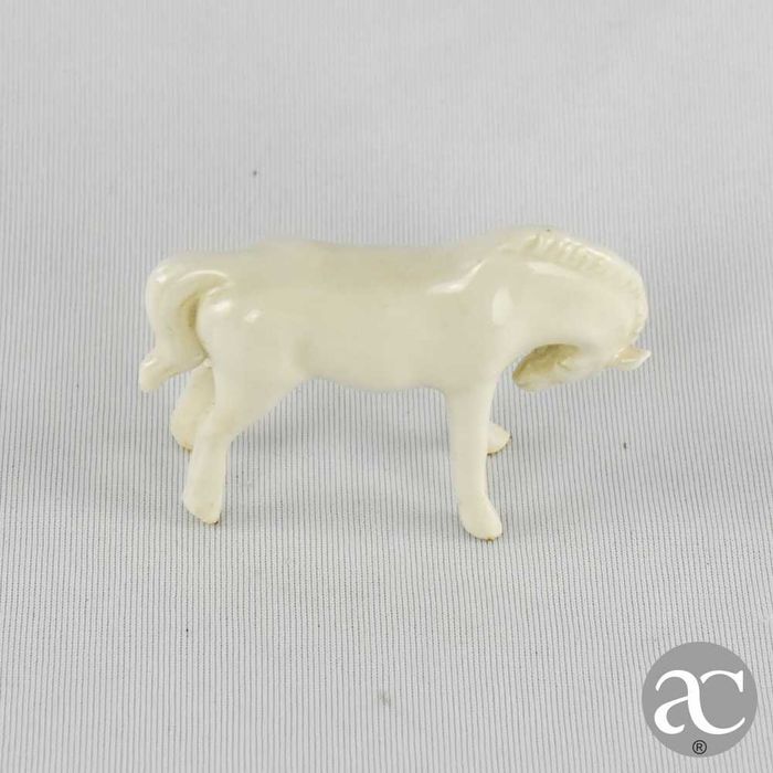 Conjunto de 7 cavalos porcelana da China “Blanc de Chine”