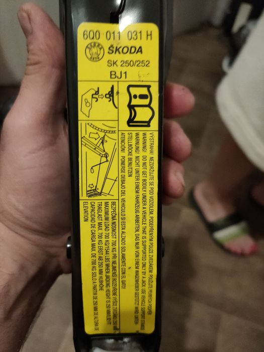Домкрат для автомобіля Skoda, модель SK 250/252,
