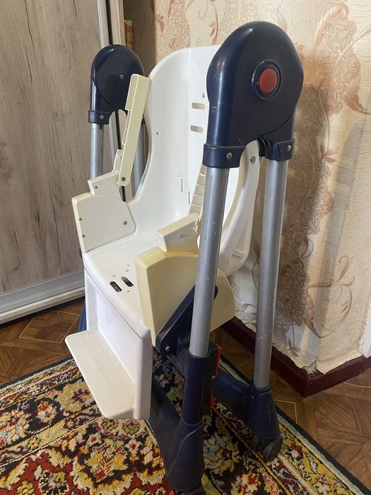 Стіл для годування