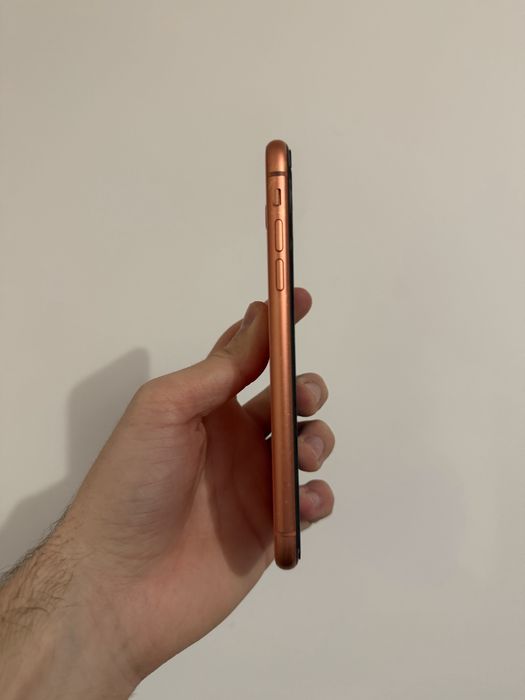 Продам телефон Iphone XR 64GB