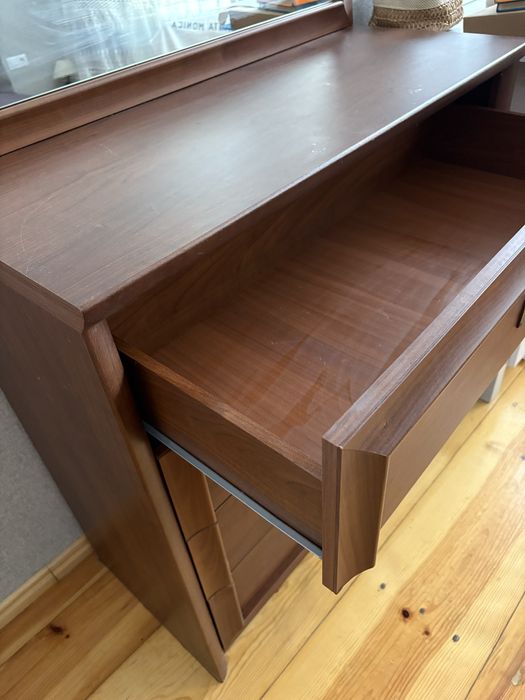 Комод с зеркалом в хорошем состоянии