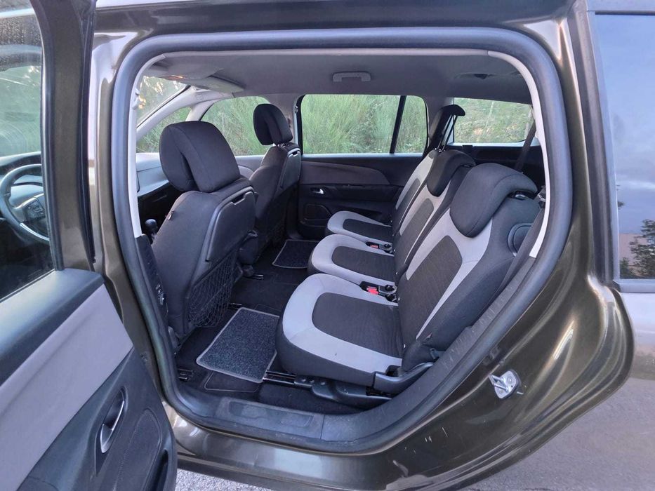 Carro de 7 lugares em ótimas condições