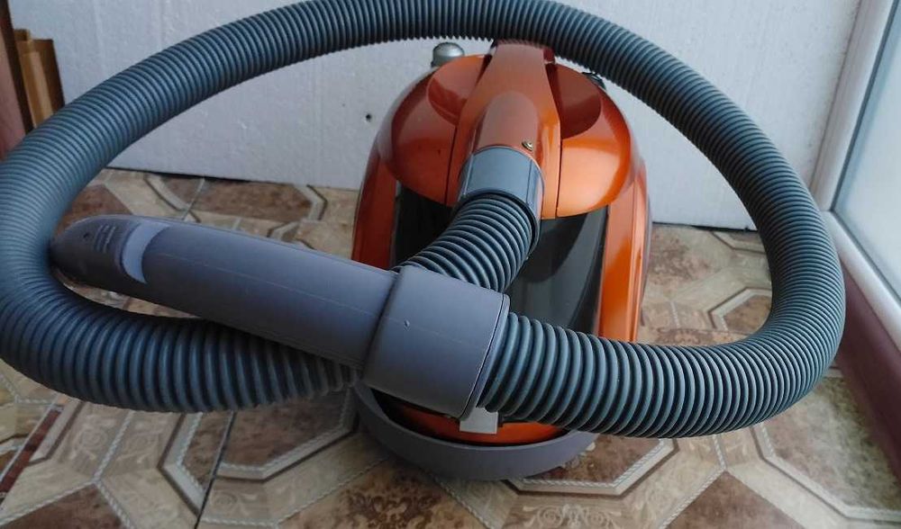 Пылесос циклон 'DELFA' DJC-605