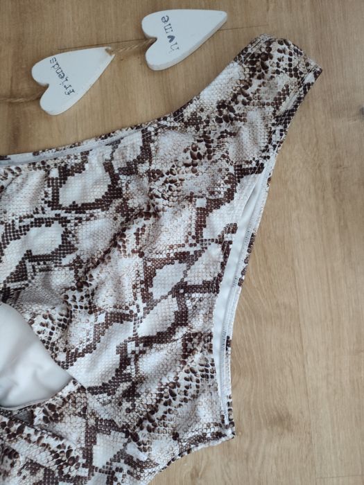 Купальник женский сдельный с вырезом Nasty Gal купальник