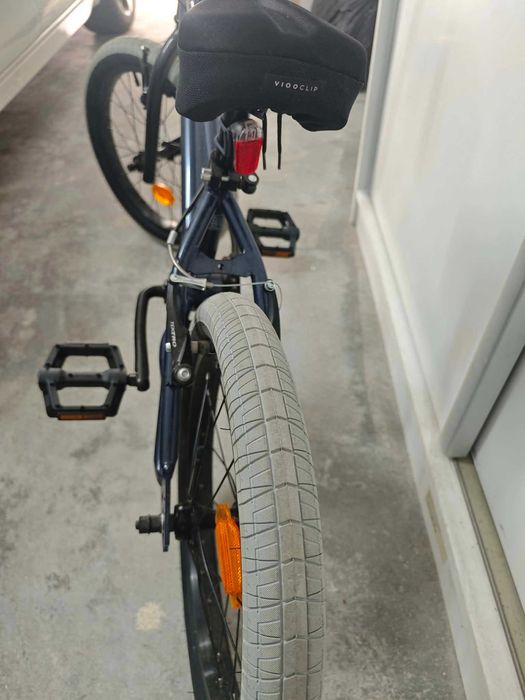 Bicicleta nova BMX . Para criança.