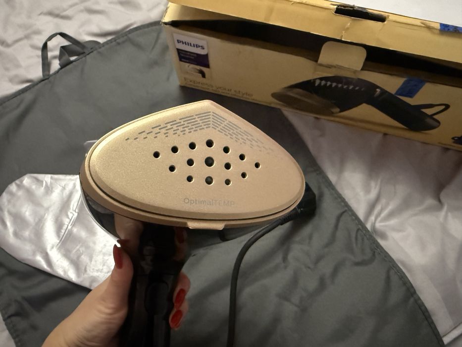 Вертикальний відпарювач ручний Philips STH7060/80