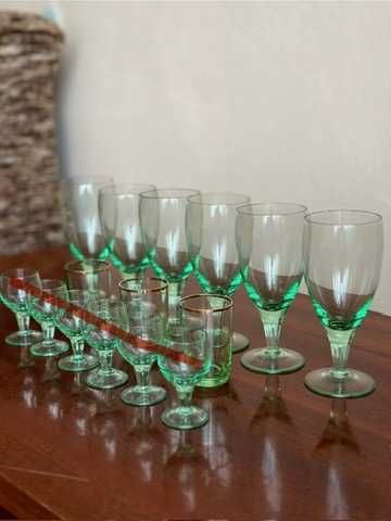 Кольорове зелене скло бокали, рюмки з позолотою