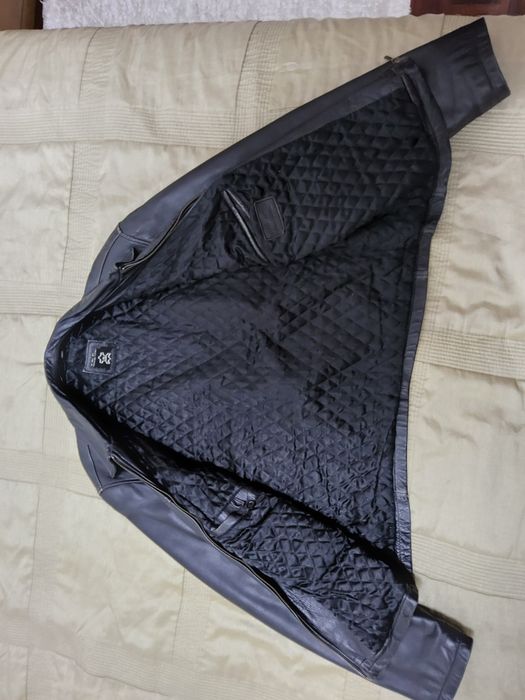 Casaco pele cor preta com forro almofadado