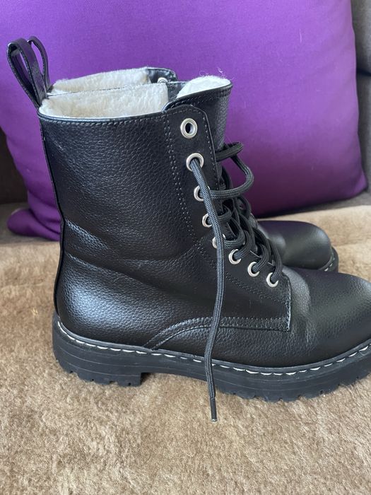 Buty czarne sznurowane ocieplane futerkiem