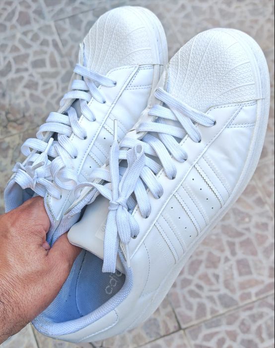 Tênis Adidas Superstar em muito bom estado
