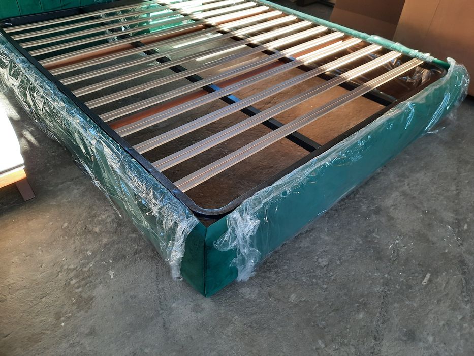 Cama Casal Estofada Veludo Capitoné