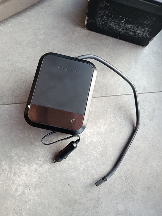 Компресор Tesla air compressor + tire repair kit