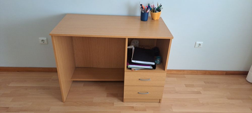 Secretária semi-nova