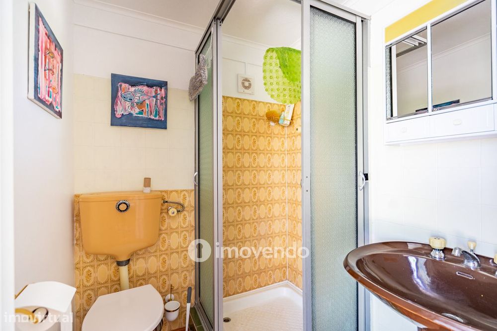 Moradia T4 mais Anexo T1, com jardim, na Caparica