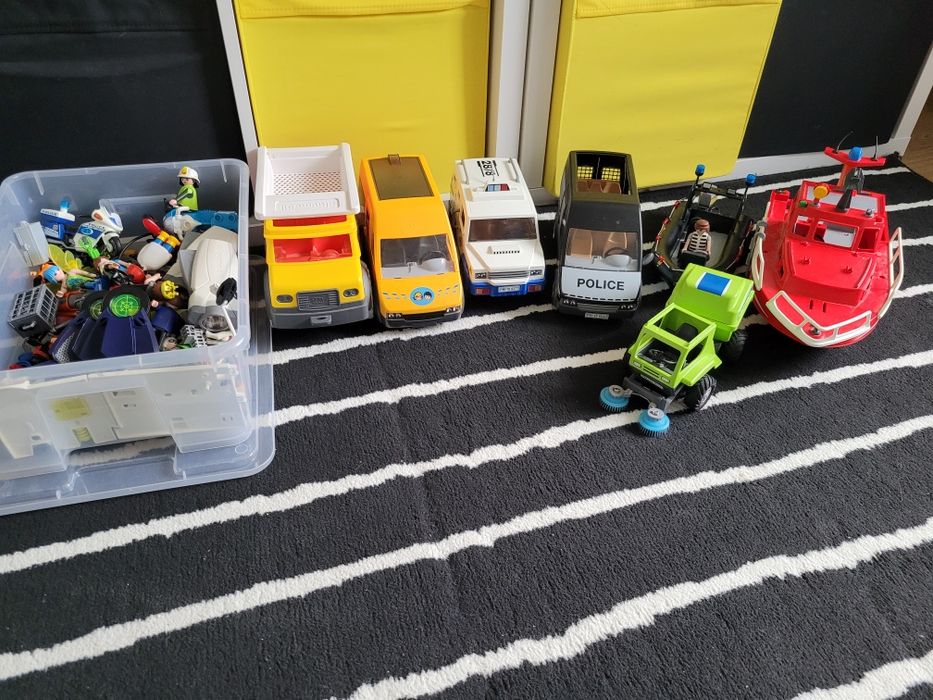 Zestaw Playmobil, łódź strażacka, autobus szkolny, radiowóz i innne