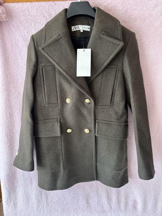 Ciemnoszary damski plaszcz zapinany na guziki ZARA