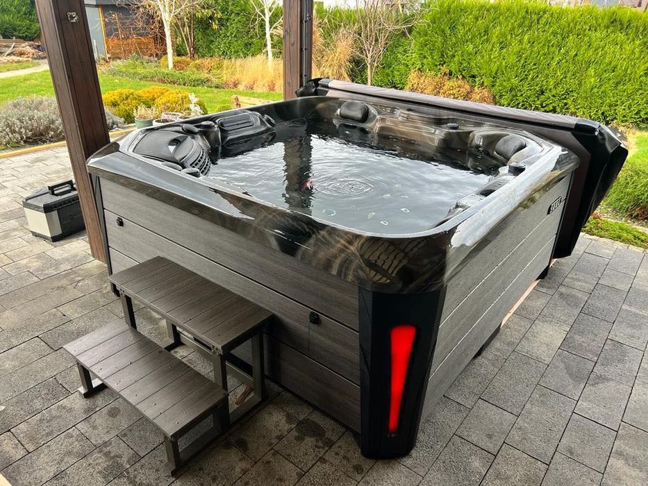 Energooszczędne jakuzi  PlatinumSpas Kenya 2025 2leżanki  52dysze 5os