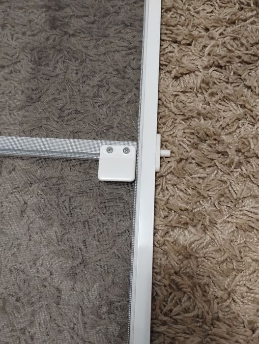 Дверь балконная с антимоскитной сеткой.