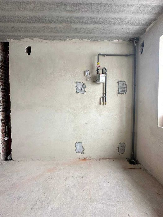 ЗДАНА 1 кім кв в ЦЕНТРІ. 42.9м2. Можна починати ремонт. ГАЗ Є!