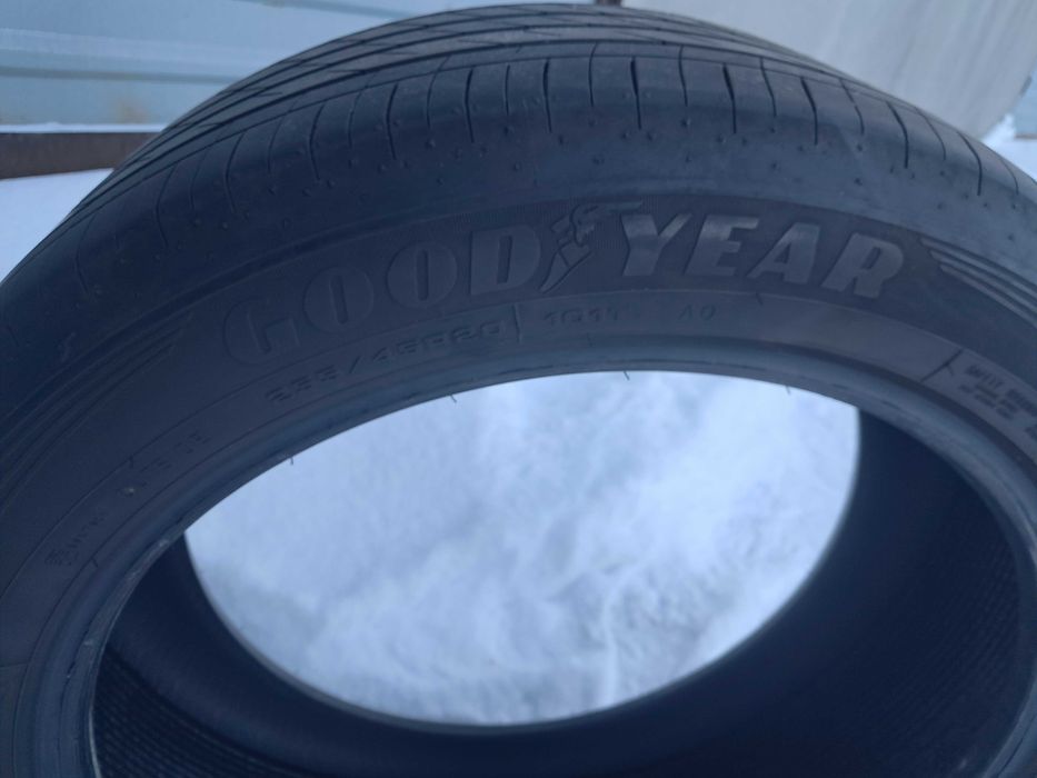 Шина автомобільна