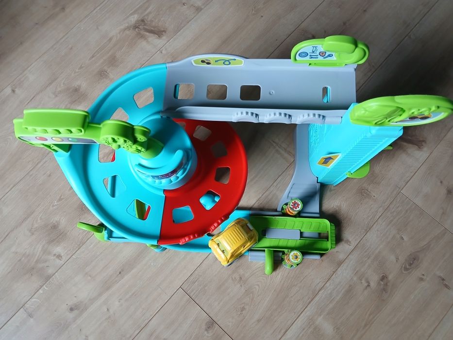 Garaż z autkiem Clementoni baby