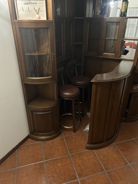 Bar/Movel com dois bancos altos