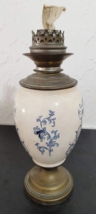 Antigo candeeiro a petróleo francês. Séc xix