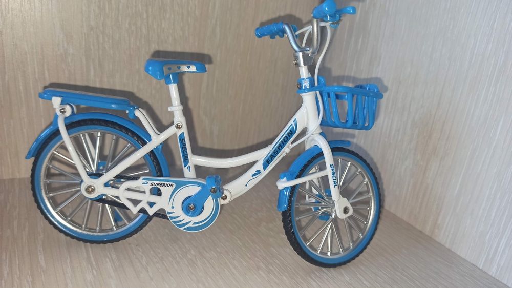 Продам модельку велосипеда