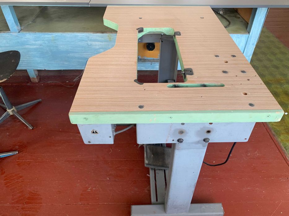 Стіл для швейної машинки 1862кл,, 1022кл., оверлока