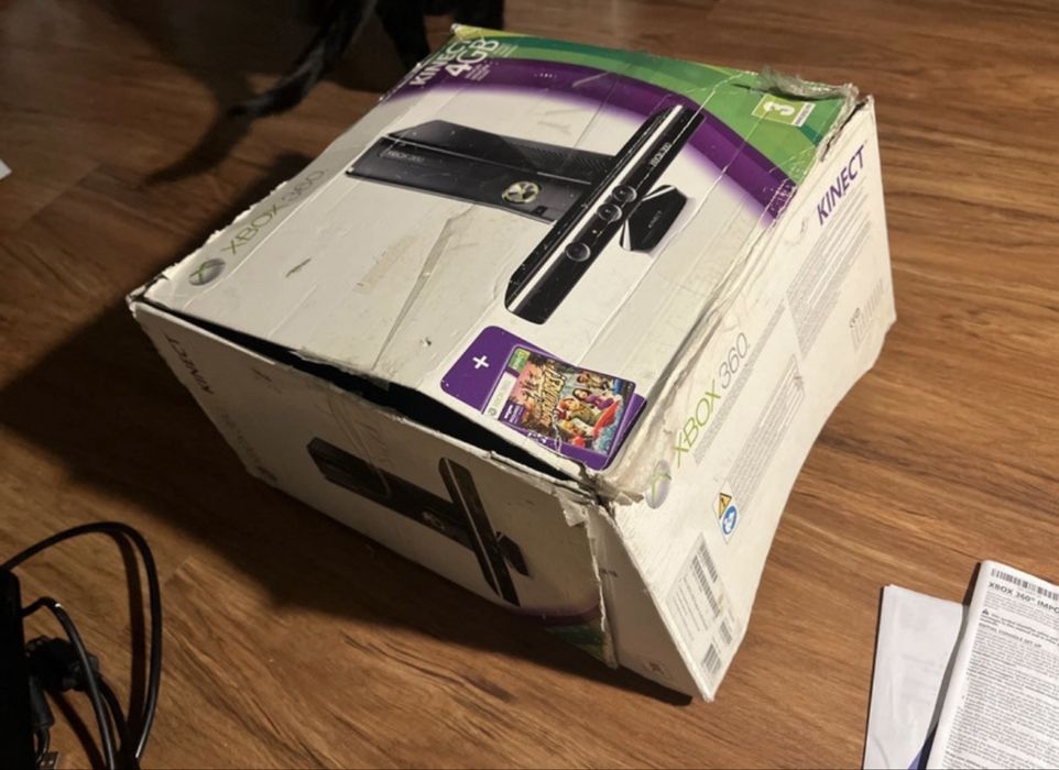Konsola xbox360 + Sensor Kinect + Kinect Adventures