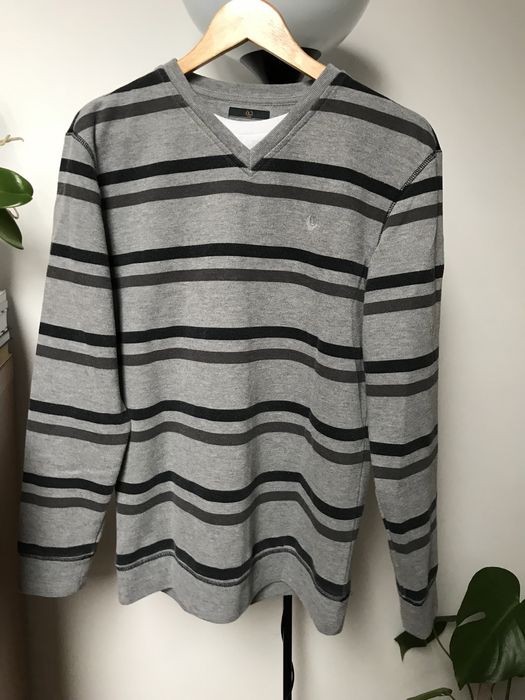 Szary sweter w paski z dekoltem V serek Lincoln M