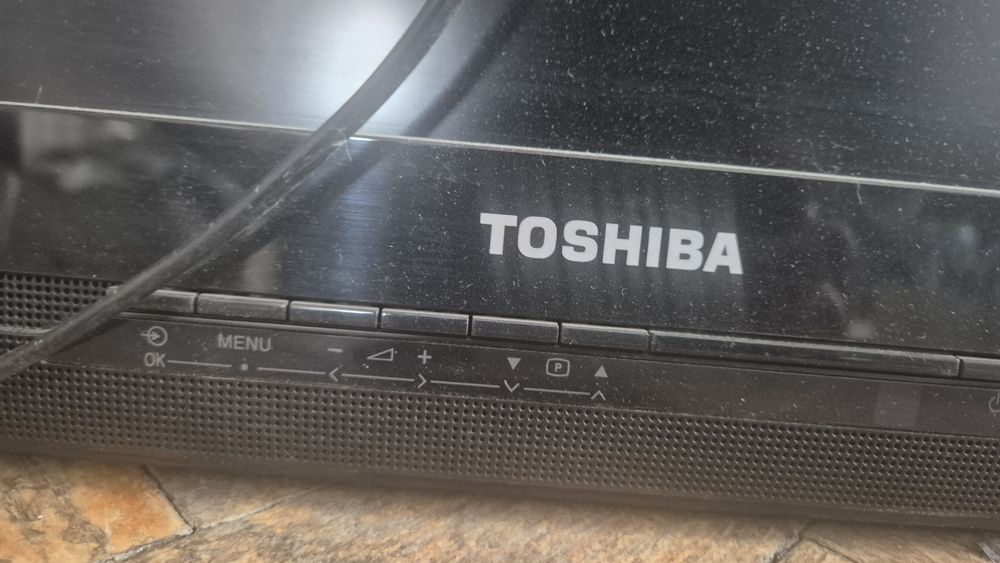 Telewizor Toshiba 32" LCD model 32AV500P