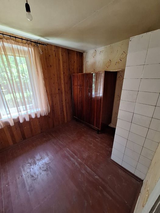 Дача біля озера серед природи