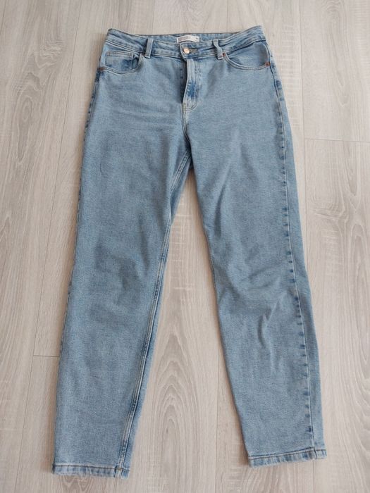 Proste jeansy damskie