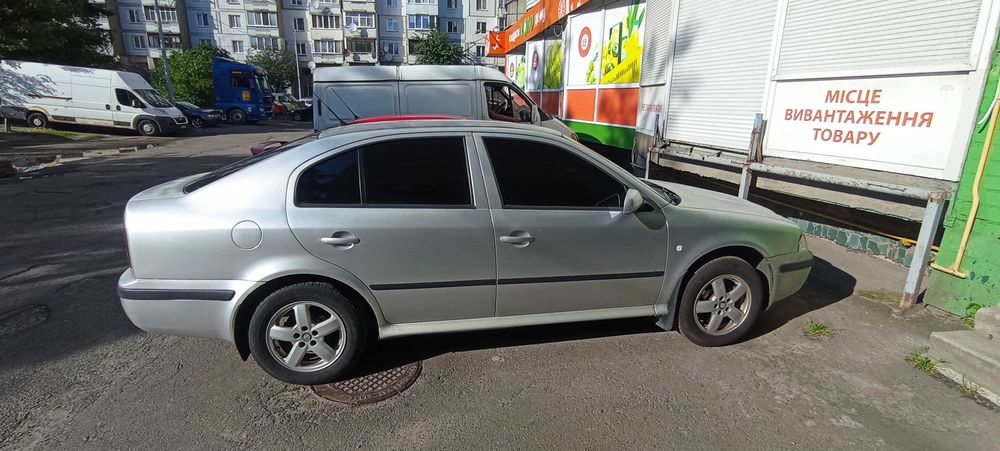 Шкода тур 1.8 турбо газ/бензин