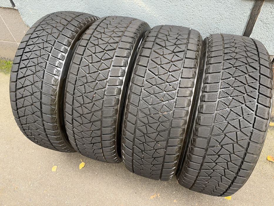 Bridgestone Blizzak 235/55 R20