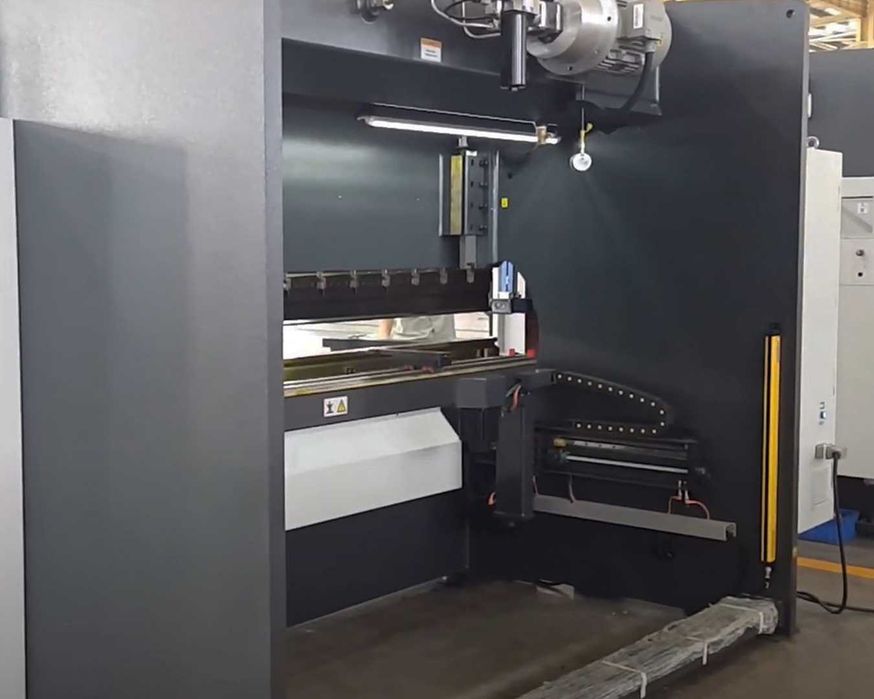 Листогиб •Прес для гнуття з ЧПУ 110 т 3,2м •Accurl 32110 Delem DA 58T