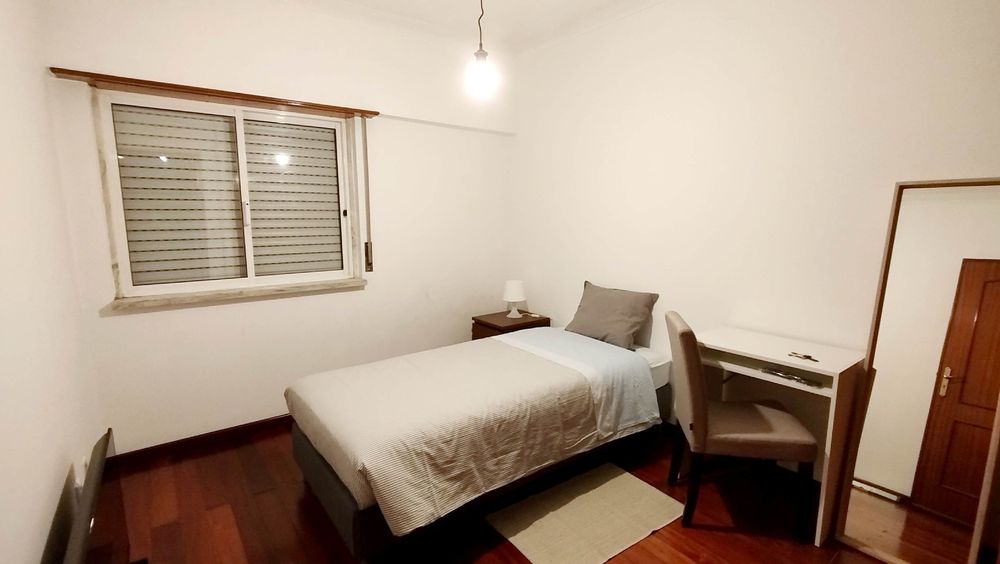 Quarto com despesas incluídas, TV, etc.