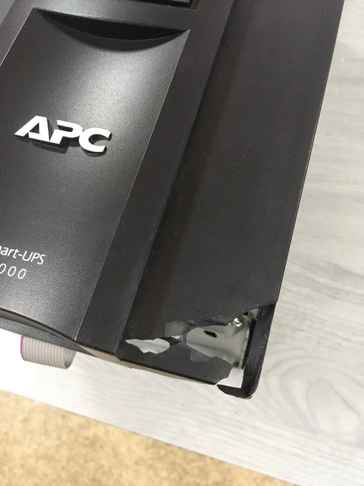 ДБЖ APC Smart-UPS 1000VA LCD (SMT1000I) з акумуляторами (чистий синус)