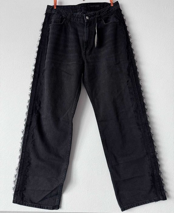 jeansy z ozdobną koronką po boku Zara