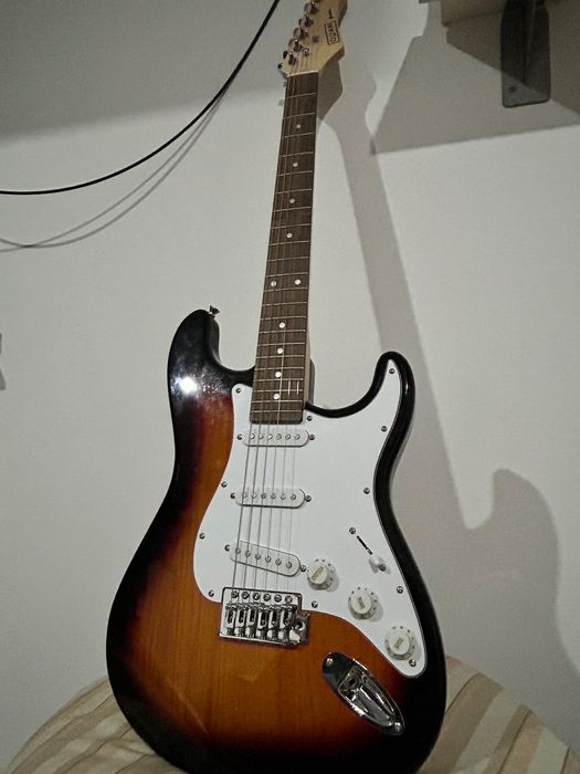 Guitarra elétrica com OFERTA de saco de transporte