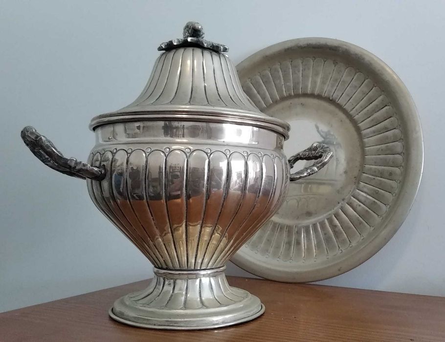 Terrina e salva de casquinhas