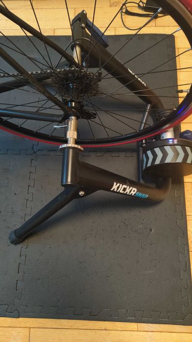 Trenażer Wahoo KICKR snap