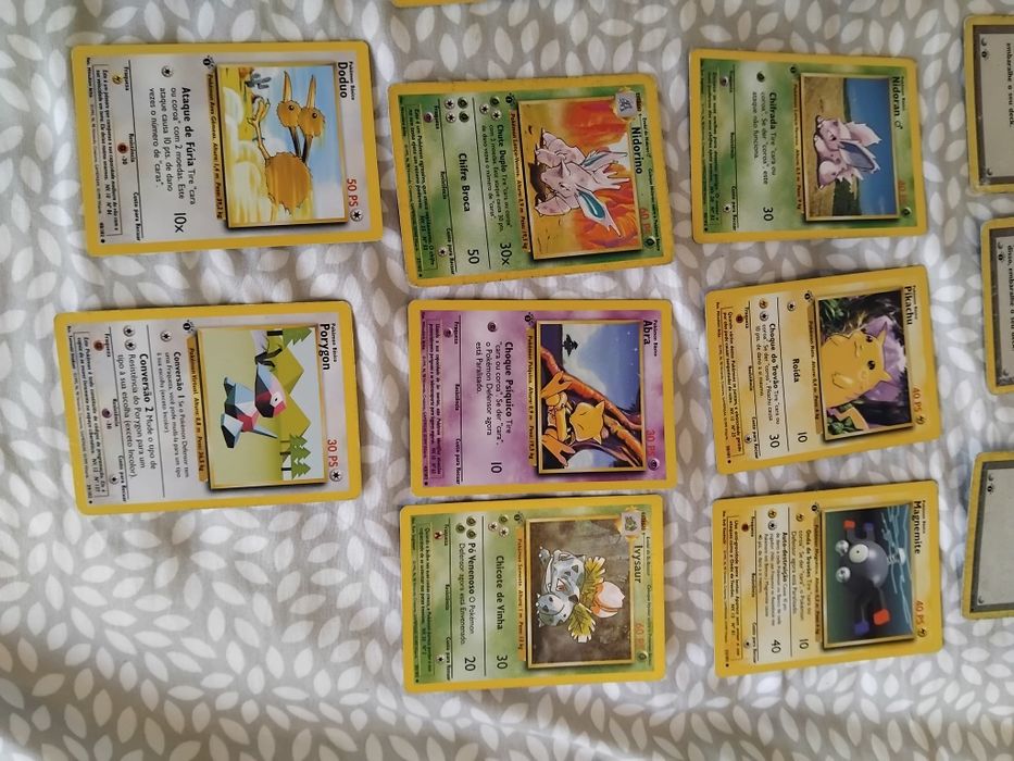 22 cartas pokemon originais 1a edição portuguesa  (pikachu,charmander)