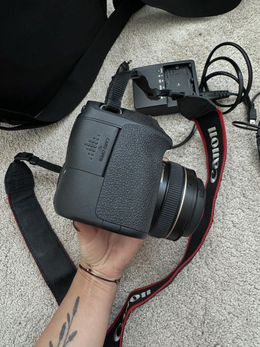Canon 6D з об'єктивом EOS 50mm 1.4