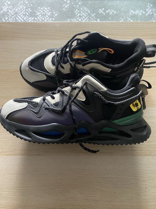 Tennis em bom estado