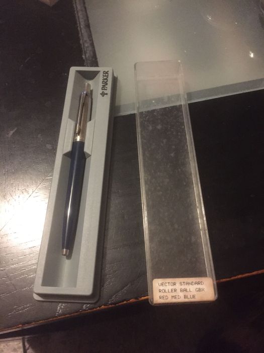 Caneta Parker vector standard roller ball gbx red med blue