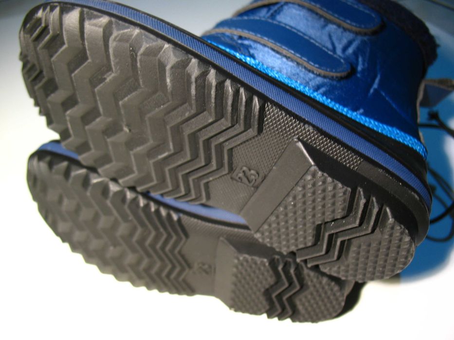 Buty dziecięce jesienno-zimowe, ocieplane, nieprzema. Kuniboo. Roz. 23