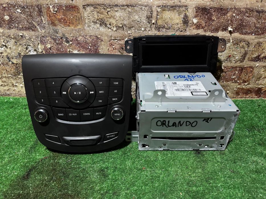RADIO ODTWARZACZ CD PANEL EKRAN 22800670 / UZZ CHEVROLET ORLANDO 2012
