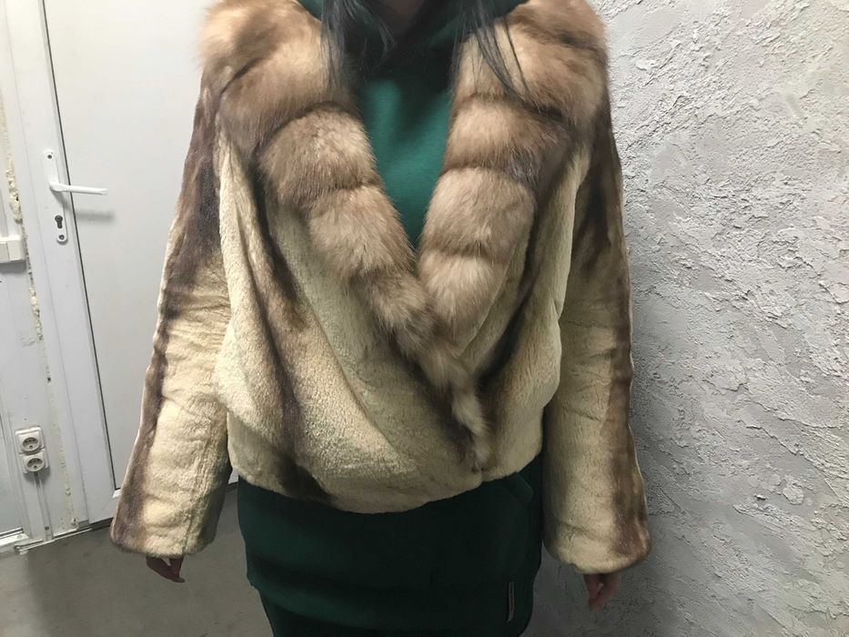 Продам норкову шубу з соболем